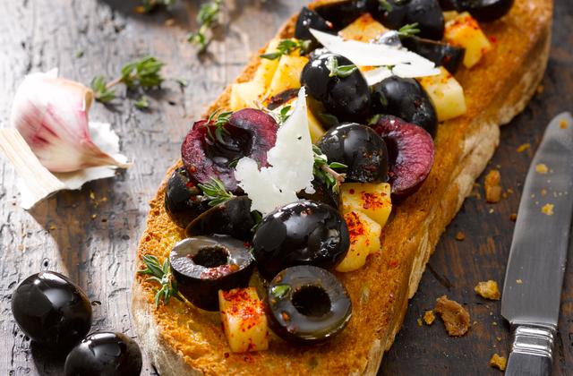 Bruschetta olives, manchego et cerises - Photo par mixnol