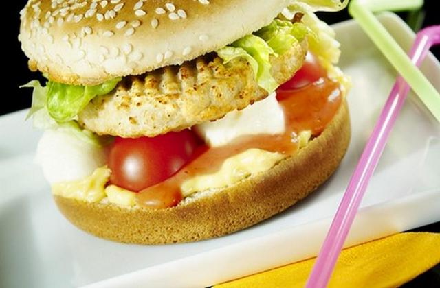 Hamburger au poulet gratiné - Maître Coq