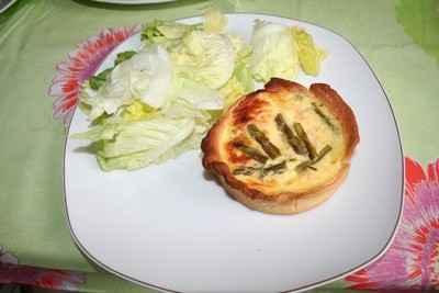 Tartelettes au saumon et aux asperges - Photo par sophieleb