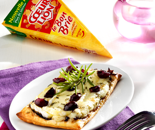 Tarte fine au Brie Cœur de Lion, myrtilles et romarin - Photo par Quiveutdufromage.com