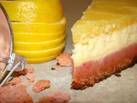 Cheesecake au citron sur biscuits roses - Photo par Les Gâteaux Magiques d'Alilo