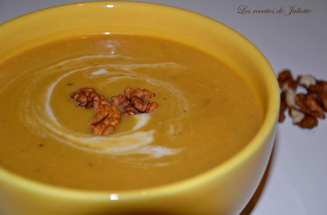 Velouté de potiron, butternut, lait de coco et noix - Photo par Les recettes de Juliette