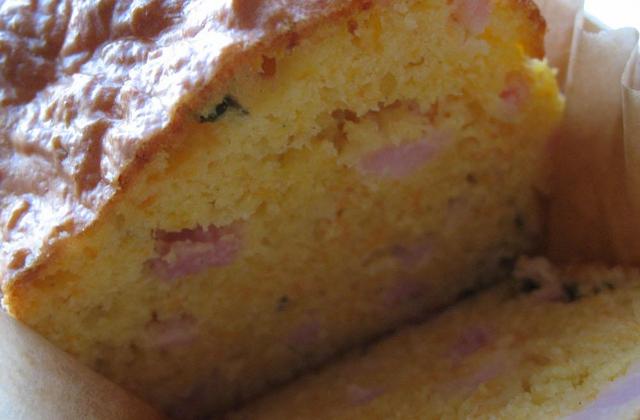 Cake à la carotte et aux lardons - Photo par Casa-Breizh