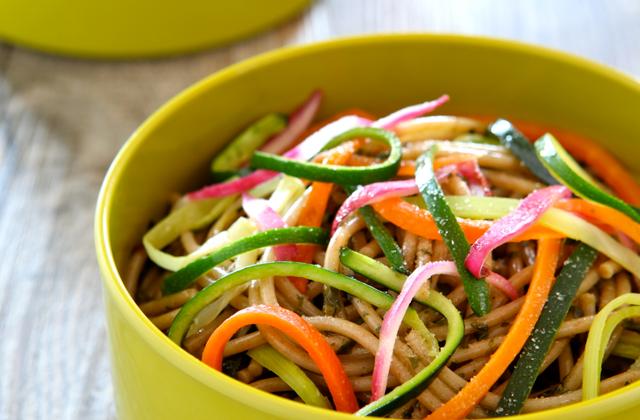 Spaghettis à l'épeautre et filaments de légumes - Cérébos