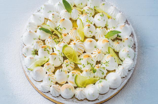 Tarte au citron meringuée sur pâte maison aux amandes - Photo par Amélie Roche