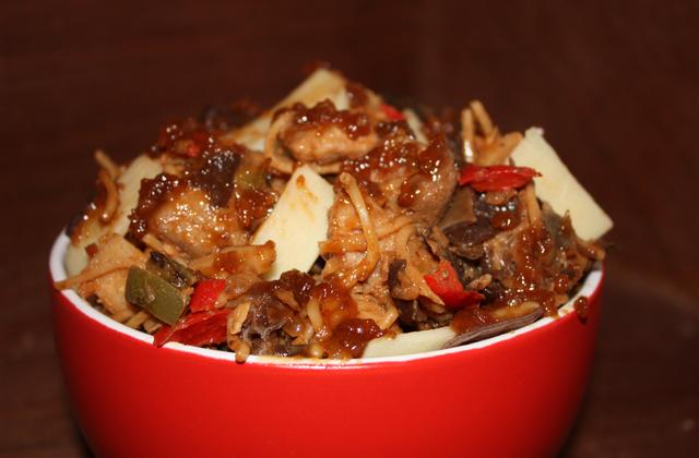 Sauté de porc caramélisé façon Pad Thai - Photo par annfleur