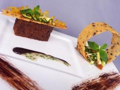 Cake au chocolat, courgettes et pommes punché - Salade fraîcheur à la menthe - uncuis