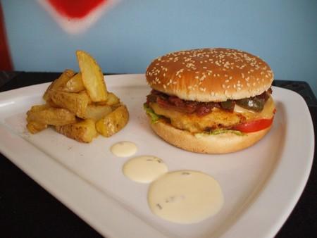 Hamburger made in Benzo, potatoes maison et sa sauce creamy deluxe comme au Mac Do avec le goût en plus ! Pour 8 - Recette de Benzo