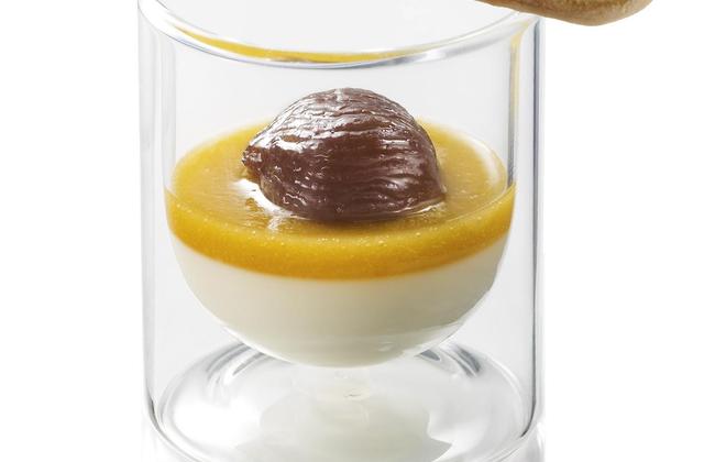 Panna cotta au lait concentré sucré, abricots et marrons confits - Photo par Nestlé