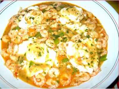 Crevettes en sauce aux œufs pochés - suzettq