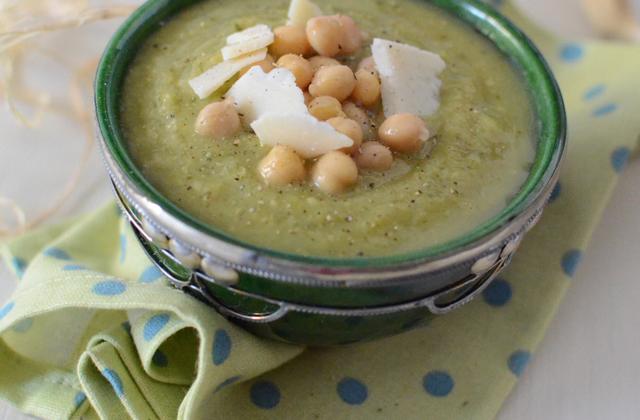 Soupe de courgettes, pois-chiche et parmesan - Photo par 750g