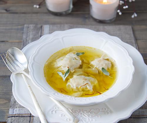 Ravioles de tofu fumé, butternut et sauge en bouillon safrané - Soy