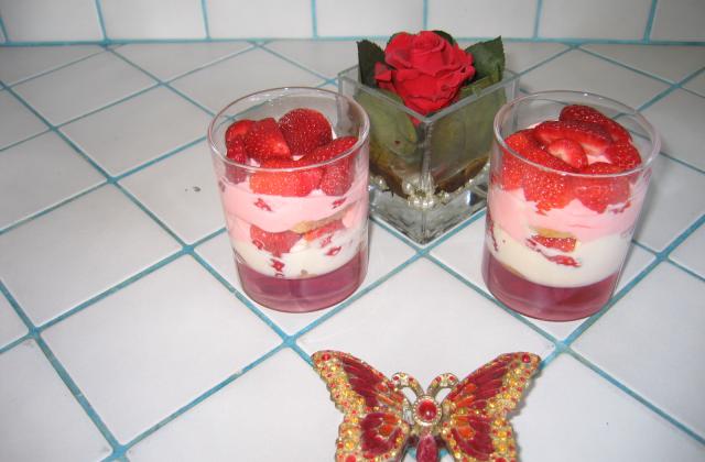 Tiramisu aux fraises blanc-rosé - Orchidée94
