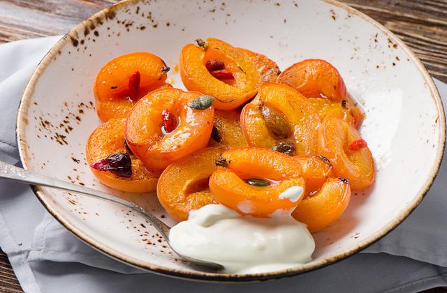 Abricots rôtis et blanc manger aux amandes - Photo par 750g