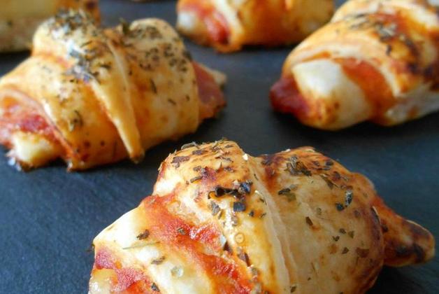 Croissants apéritifs façon pizza - Photo par La cuillère aux mille délices