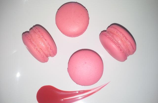 Macarons à la fraise économiques - Photo par jiraic