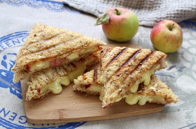 Croque-monsieur pomme et camembert - Photo par Silvia Santucci