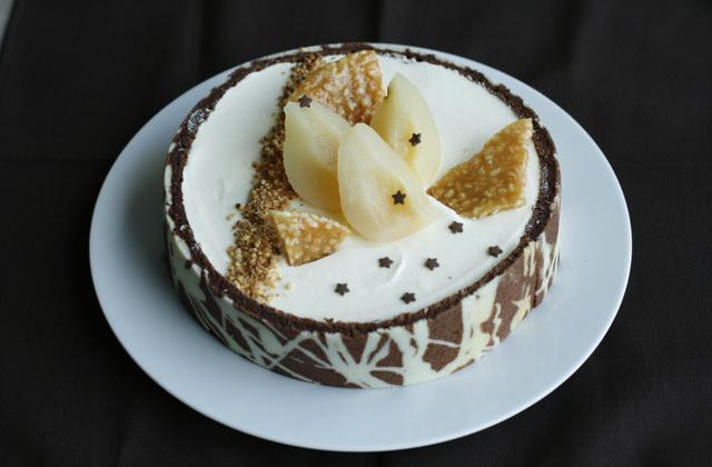 Croustillant praliné et mousse de poire dans son habit joconde imprimé - Photo par la cuisine caro