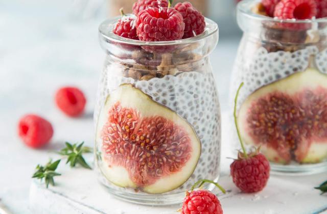 Pudding de chia figues, framboises et granola - Photo par 750g