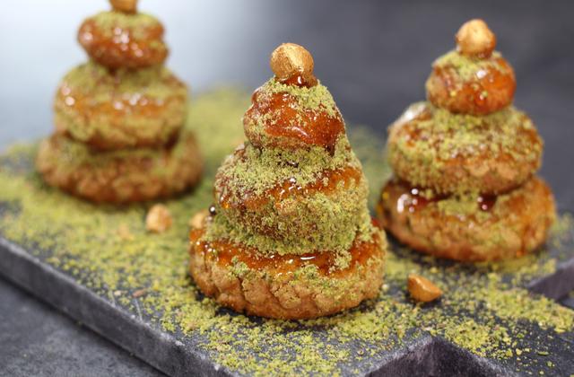 Mini-sapins, choux caramel et pistache - Chef Régis