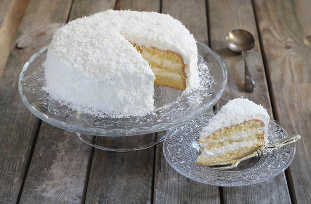 Layer cake moelleux à la noix de coco - Photo par 750g