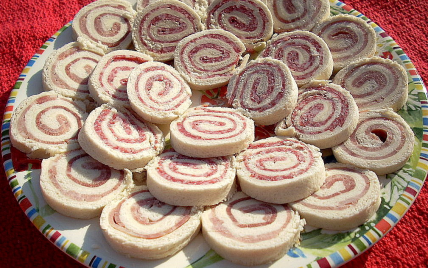 Petits roulés au jambon et au salami - Photo par La soupe à la citrouille