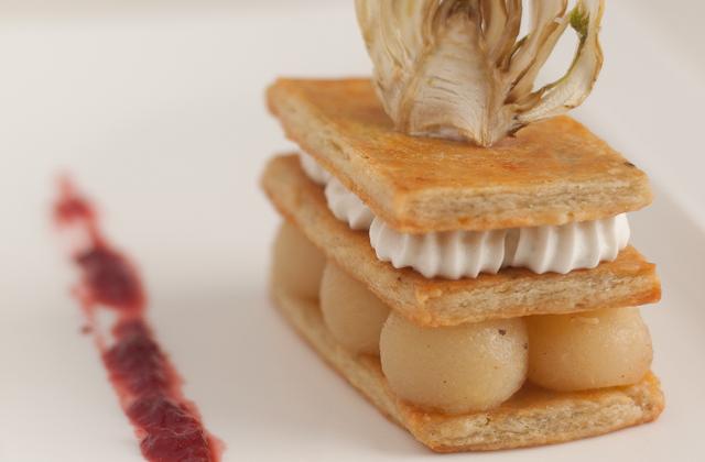 Millefeuille, crème de roquefort et poires confites aux épices, chutney Bettrerave-Framboise, et Chips de fenouil - Photo par Marie-Laure du blog : Ça sent beau dans la cuisine