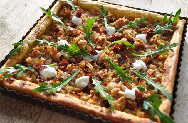Tarte aux échalotes et à la moutarde - Photo par Amora
