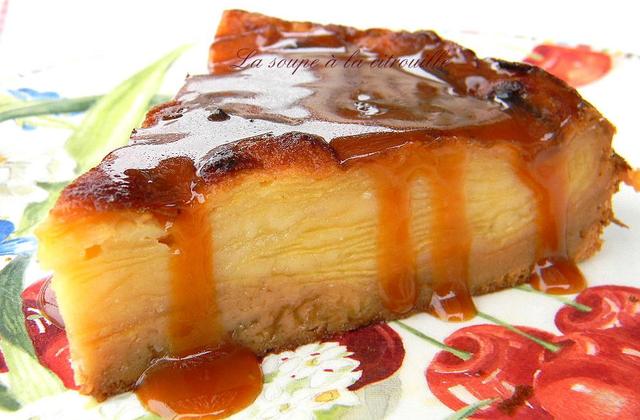 Gâteau invisible aux pommes et crème caramel au beurre salé - Photo par La soupe à la citrouille