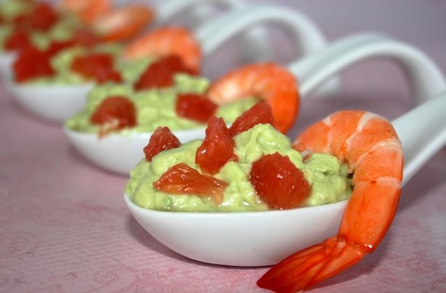 Cuillères à l'avocat, crevette et pamplemousse rose - Photo par amandine cooking