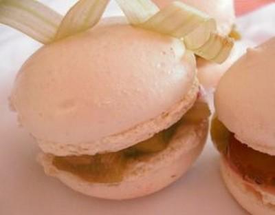 Macarons rhubarbe et fraise - Photo par chocolt