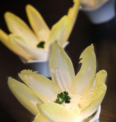 Fleurs d'endives à la brandade de morue - Photo par cristol