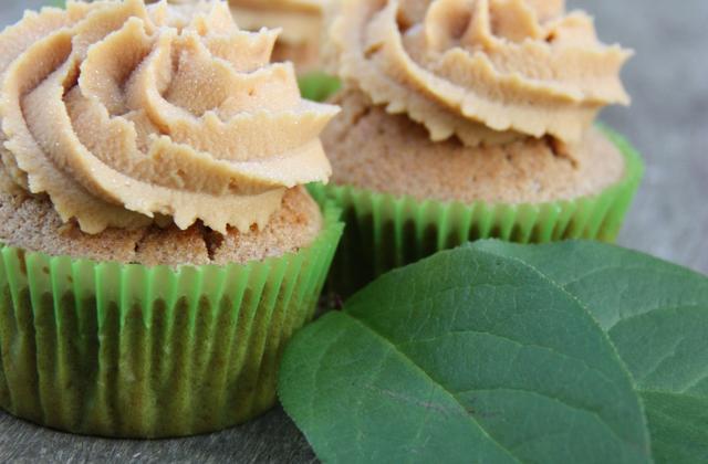 Cupcakes cannelle, pomme et caramel au beurre salé - Photo par Bake a Cupcake