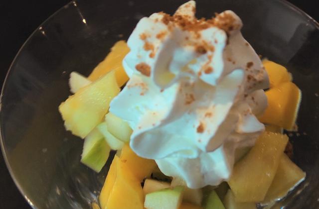 Salade de fruits avec sa Chantilly par Marie - Photo par Bridelice
