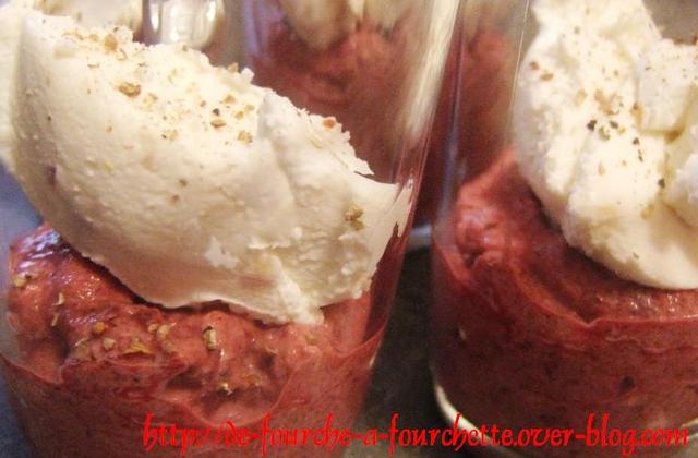 Verrine de mousse de betterave et quenelle de chèvre - Photo par www.de-fourche-a-fourchette.over-blog.com