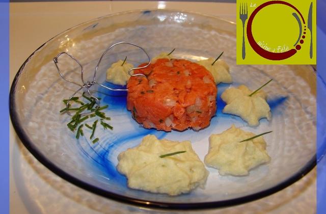 Tartare de saumon et son émulsion de soupe de Champagne - LaCuisineAFéfé