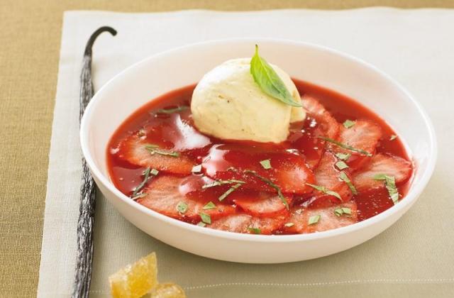 Carpaccio de fraises et basilic, glace vanille - Mon dessert de fraises Andros