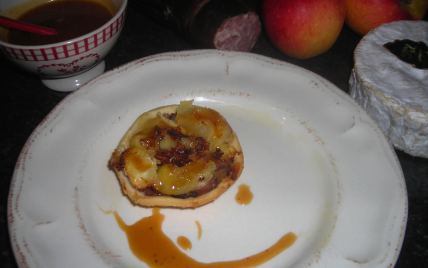 Tatin normande : andouille de Vire, pommes et camembert - Photo par magcui