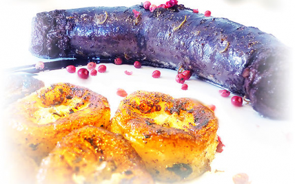 Boudin noir à la banane confite, crème balsamique, baies roses et poivre de Sechuan - Photo par aleche