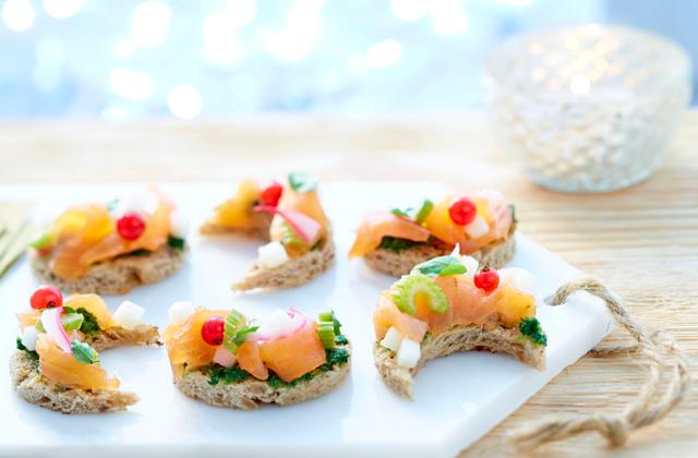 Toast’lune ceviche de saumon fumé de Norvège, poire, crème de cresson - Photo par Norge