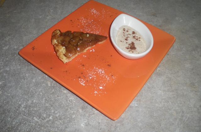 Tarte tatin pommes-carambar et sa crème legère de caramel - Photo par justinSV
