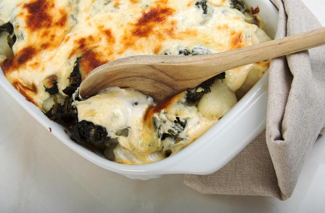 Gratin de pommes de terre et d'épinards au fromage à raclette - Photo par 750g