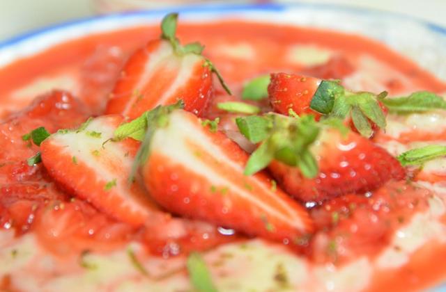 Riz au lait, fraises granitées au citron vert - Photo par Chef Damien