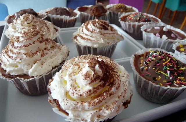 Cupcake chocolat, ganache Milka, nuage de Chantilly - Photo par Cath, fromage ou dessert ? DESSERT !