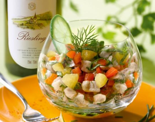 Tartare de bar aux agrumes et aux herbes du jardin - Photo par Vins d'Alsace