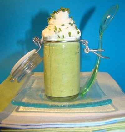 Verrine de petits pois, chèvre, et ciboulette façon cappuccino - Photo par Sandrine Baumann