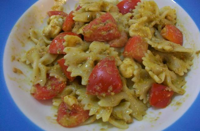 Farfalle, pesto, mozzarella et tomates cerise - Photo par L'Italie dans ma cuisine