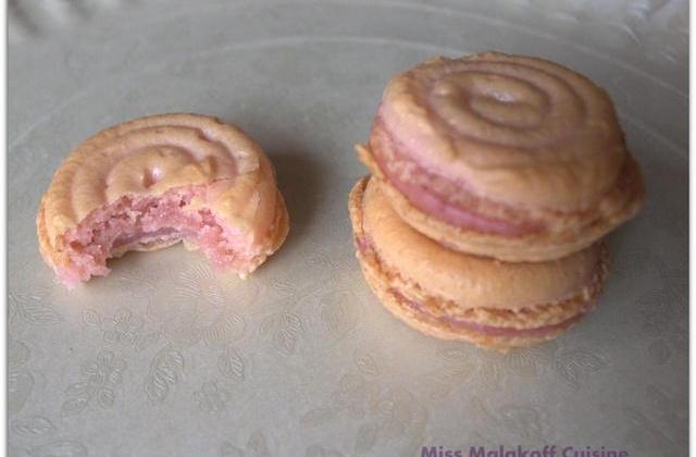 Macarons tourbillons à la fraise - Photo par miss malakoff