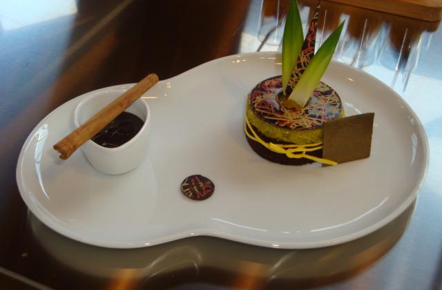 Tartelette Choc'ananas, curry, passion et sa sauce choco-caramel épicée - Photo par Sandrine Baumann