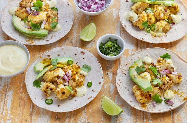 Tacos végétariens au chou-fleur, avocat et sauce au yaourt - Photo par Old El Paso